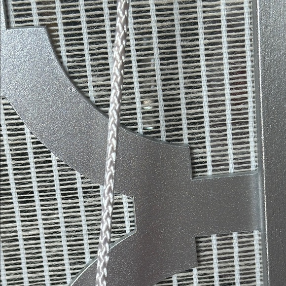 Chic White Wristlet Clutch with Intricate Design - Picture 4 of 10